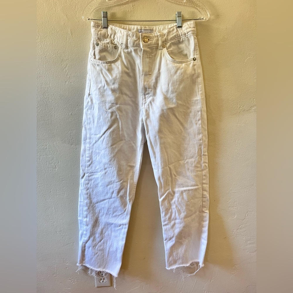 Zara White Raw Hem Straight Leg High Waist Jeans - Picture 2 of 6